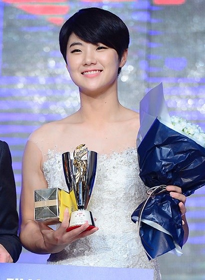 sunghyunparkkawards16trophy-1528255613191836685968.jpg